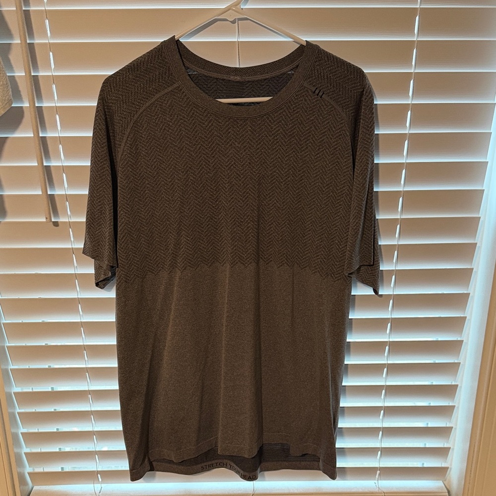 Men's Gray Lululemon T-Shirt